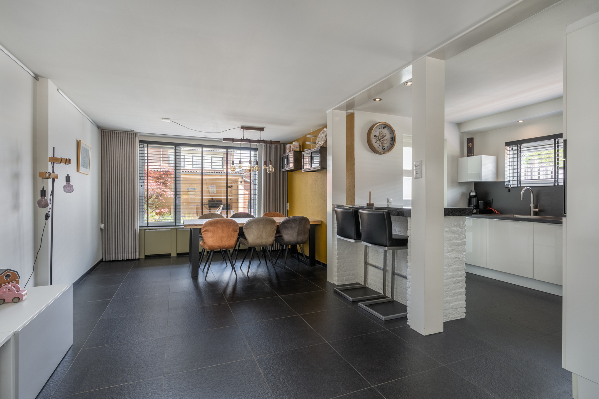 Twee-onder-één-kap te koop: C.H. van Maanenstraat 2, Rossum