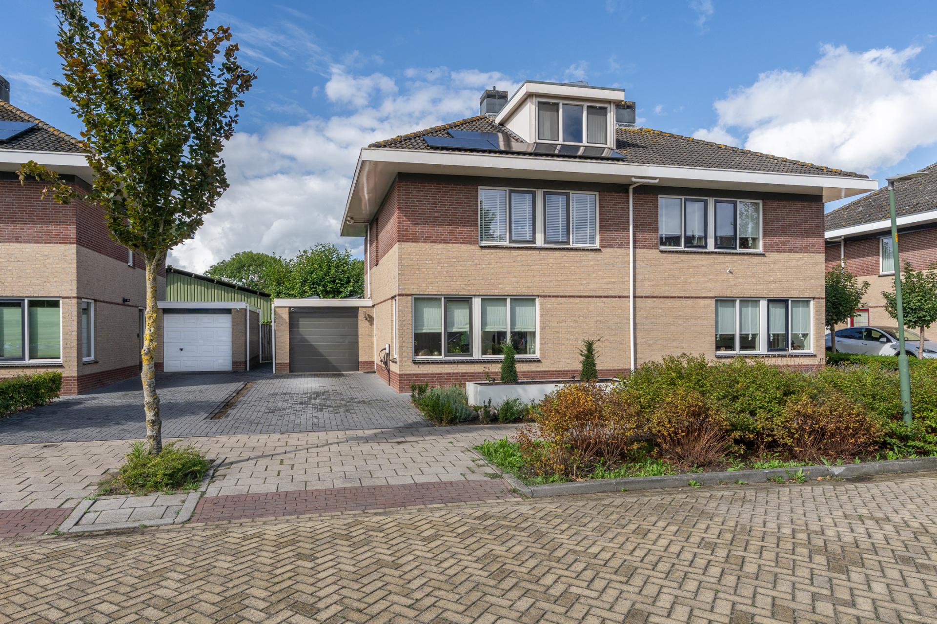 Twee-onder-één-kap te koop: Vossenakker 25, Well