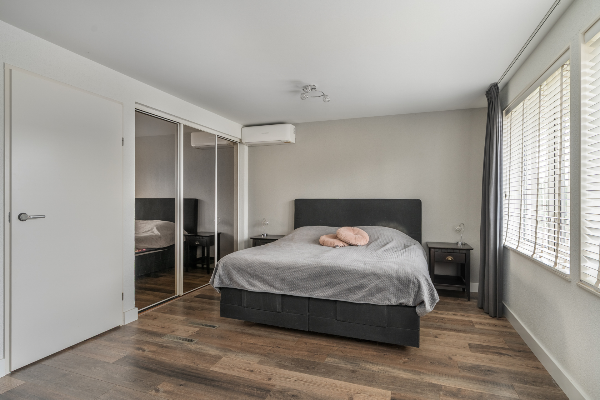 Twee-onder-één-kap te koop: Vossenakker 25, Well